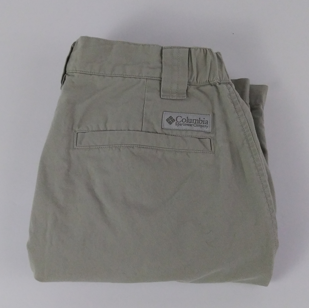 Columbia khaki chino shorts size 30